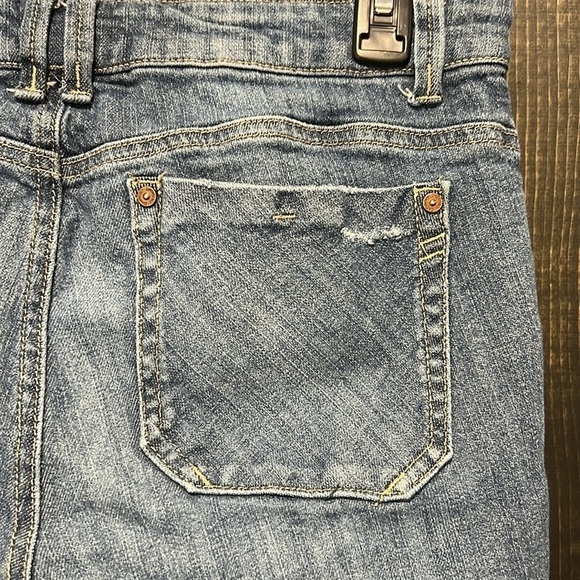 Democracy Jeans 8 Girlfriend Floral Embroidery Bird Distressed Ankle Relaxed Mid - Picture 9 of 13